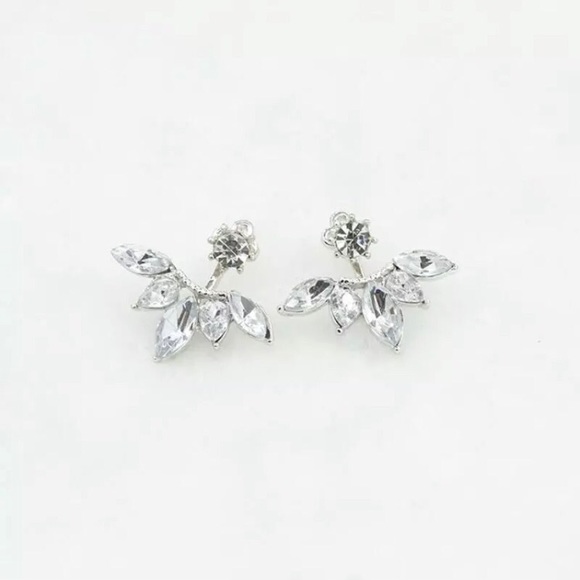 NEW!!💙💎BEAUTIFUL CRYSTAL CZ EARRINGS!!💎💙LOVE!! - Picture 8 of 8
